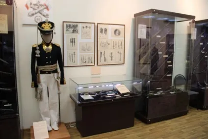 Саратовці показали шотландський палаш, японську катану і англійські дуельні пістолети (дуельні) Саратовці показали шотландський палаш, японську катану і англійські дуельні пістолети