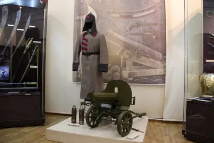 Саратовці показали шотландський палаш, японську катану і англійські дуельні пістолети (дуельні) Саратовці показали шотландський палаш, японську катану і англійські дуельні пістолети