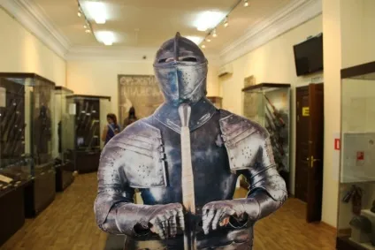 Саратовці показали шотландський палаш, японську катану і англійські дуельні пістолети (дуельні) Саратовці показали шотландський палаш, японську катану і англійські дуельні пістолети