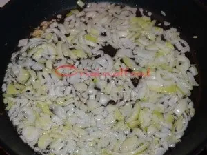 Щи зі свіжої капусти з помидоркой (варити бульйон) Щи зі свіжої капусти з помидоркой