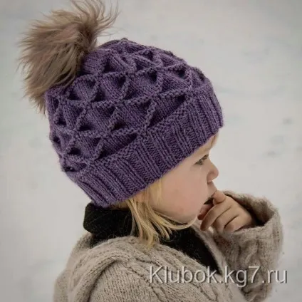 Шапочка спицями візерунком клоке, клубок