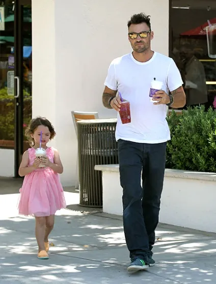 Шарліз терон нарядила 4-річного сина як дівчинку, hello! Russia (Шарліз Терон новини) Шарліз терон нарядила 4-річного сина як дівчинку, hello! Russia