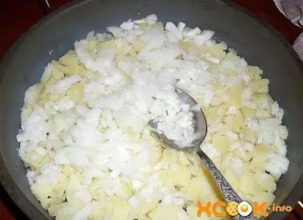 Шуба з огірками - рецепт оригінального салату з солоним оселедцем (нарізаємо дрібними кубиками) Шуба з огірками - рецепт оригінального салату з солоним оселедцем