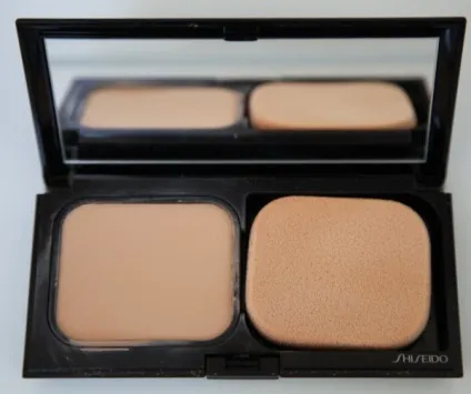 Shiseido sheer matifying compact прозора матуюча компактна пудра в відтінку в 20