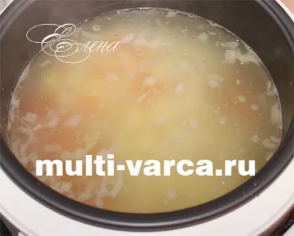 Суп з куркою і рисом в мультиварці