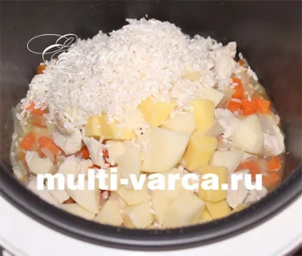 Суп з куркою і рисом в мультиварці