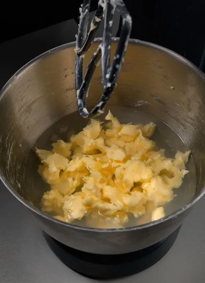 Як зробити вершкове масло