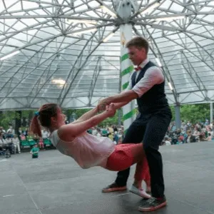 Swing in moscow - школа танців Лінді-хоп, бугі-вугі, джаз, рок-н-рол (школа) Swing in moscow - школа танців Лінді-хоп, бугі-вугі, джаз, рок-н-рол