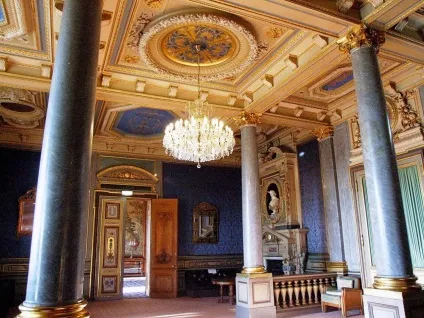 Сюрреалістичний бал у Ротшильда, блогер aniase на сайті 14 липня 2015 року, пліткар (сюрреалістичний) Сюрреалістичний бал у Ротшильда, блогер aniase на сайті 14 липня 2015 року, пліткар