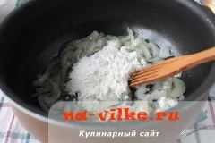 Тушкована курка в сметанному соусі на сковороді - рецепт з фото (курка сметанному соусі) Тушкована курка в сметанному соусі на сковороді - рецепт з фото