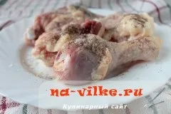 Тушкована курка в сметанному соусі на сковороді - рецепт з фото (тушкована) Тушкована курка в сметанному соусі на сковороді - рецепт з фото