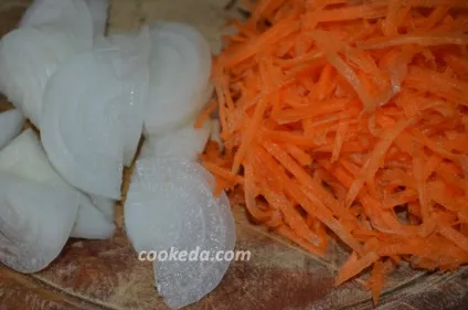 Тушкована курка з картоплею по-домашньому