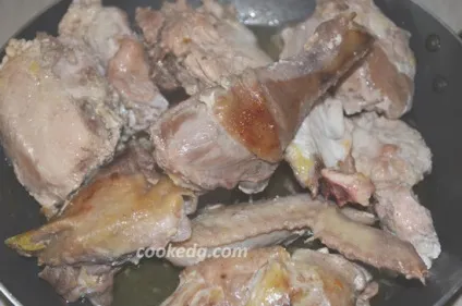 Тушкована курка з картоплею по-домашньому
