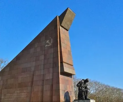 Трептов парк в Берліні (treptower park) - меморіал і зелена зона (берлині) Трептов парк в Берліні (treptower park) - меморіал і зелена зона