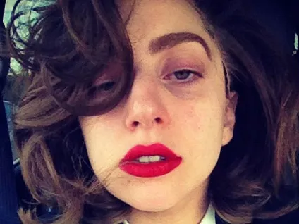 У леді гаги відмовили ноги 2 (Lady Gaga повідомила серйозних) У леді гаги відмовили ноги 2
