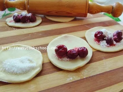 Вареники з вишнею рецепт з фото крок за кроком, легкі рецепти (рецепт) Вареники з вишнею рецепт з фото крок за кроком, легкі рецепти