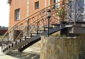 Вибір вхідних сходів в приватний будинок; варіанти створення своїми руками і фото конструкції (вибір) Вибір вхідних сходів в приватний будинок; варіанти створення своїми руками і фото конструкції