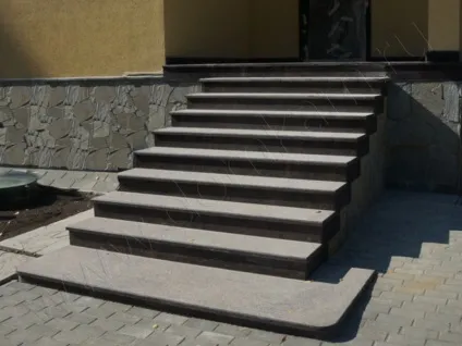 Вибір вхідних сходів в приватний будинок; варіанти створення своїми руками і фото конструкції (сходи) Вибір вхідних сходів в приватний будинок; варіанти створення своїми руками і фото конструкції