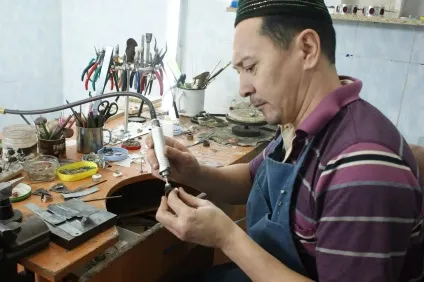 Як створюються традиційні казахські ювелірні прикраси (фото) (казахські) Як створюються традиційні казахські ювелірні прикраси (фото)
