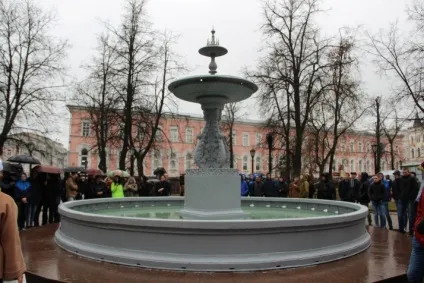 У Нижньому Новгороді почав роботу фонтан на площі Мініна і Пожарського, міський інтерактивний (нижегородський водоканал) У Нижньому Новгороді почав роботу фонтан на площі Мініна і Пожарського, міський інтерактивний