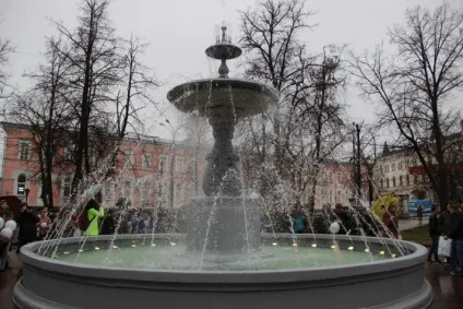 У Нижньому Новгороді почав роботу фонтан на площі Мініна і Пожарського, міський інтерактивний (нижегородський водоканал) У Нижньому Новгороді почав роботу фонтан на площі Мініна і Пожарського, міський інтерактивний