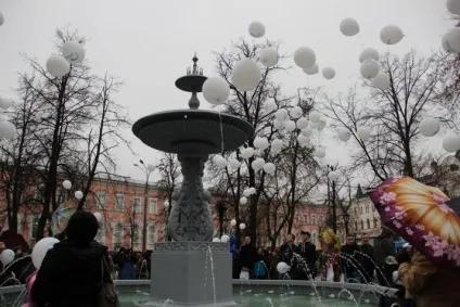 У Нижньому Новгороді почав роботу фонтан на площі Мініна і Пожарського, міський інтерактивний (площа Мініна і Пожарського) У Нижньому Новгороді почав роботу фонтан на площі Мініна і Пожарського, міський інтерактивний