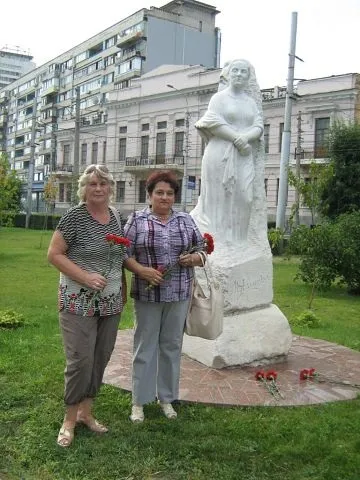 Все ближче, все дорожче ... ~ проза (есе) ~ (творчість) Все ближче, все дорожче ... ~ проза (есе) ~