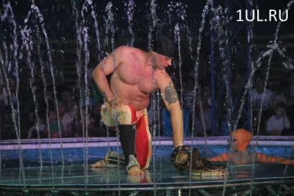 Вперше ульяновци можуть побачити циркове шоу на воді «aqua-show» (цирк) Вперше ульяновци можуть побачити циркове шоу на воді «aqua-show»