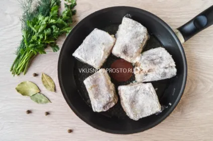 Хек, тушкований з овочами