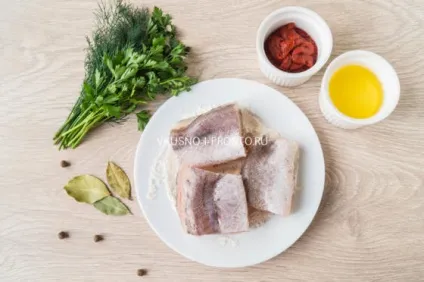 Хек, тушкований з овочами