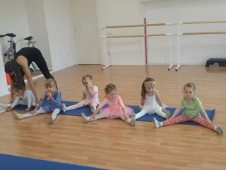 Хореографія для початківців (формується правильна постава) Хореографія для початківців