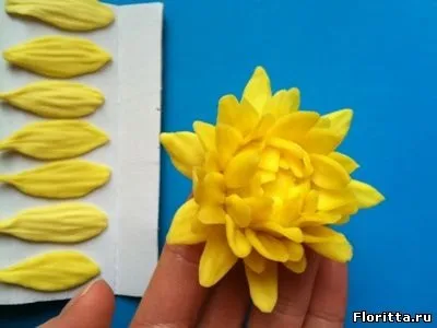 Хризантема з холодного фарфору (порцеляни) Хризантема з холодного фарфору