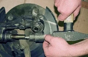 Заміна шкворня газ 3110, автолюбителі