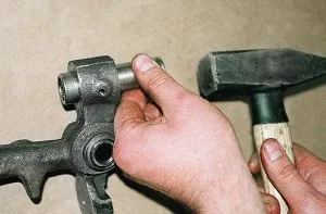 Заміна шкворня газ 3110, автолюбителі