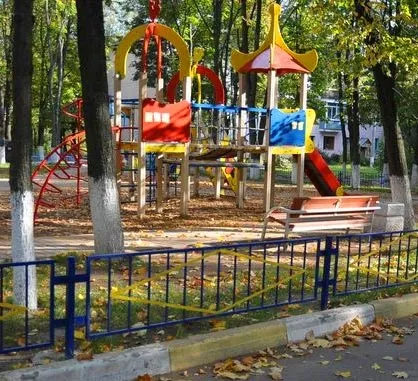 Забір і огорожі для дитячого майданчика (дитячої) Забір і огорожі для дитячого майданчика