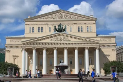 Навіщо люди ходять в театр
