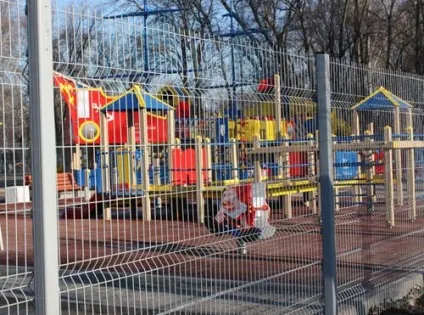 Забір і огорожі для дитячого майданчика (дитячої) Забір і огорожі для дитячого майданчика
