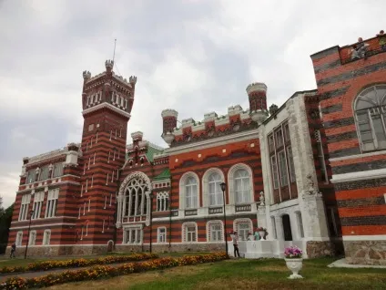 Замок Шереметьєва в Юркове (Марій Ел), легким на підйом (Юркове) Замок Шереметьєва в Юркове (Марій Ел), легким на підйом