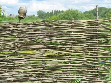 Забір в стилі ранчо з необрізної дошки своїми руками (необрізної) Забір в стилі ранчо з необрізної дошки своїми руками