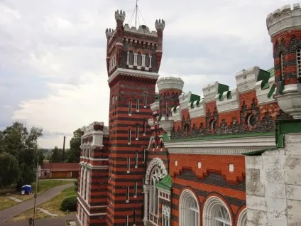 Замок Шереметьєва в Юркове (Марій Ел), легким на підйом (Автопутешествие «Вниз Волзі») Замок Шереметьєва в Юркове (Марій Ел), легким на підйом