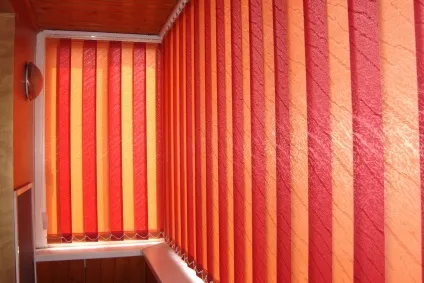 Жалюзі на балкон які краще, фото, лоджія з розсувними вікнами, горизонтальні як вибрати, (фото) Жалюзі на балкон які краще, фото, лоджія з розсувними вікнами, горизонтальні як вибрати,