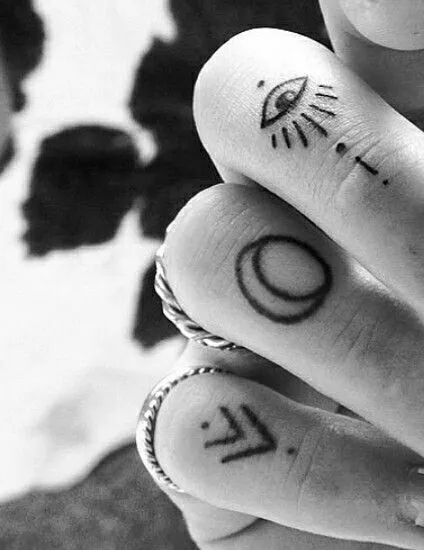 100 Кращих ідей татуювання на пальцях рук у дівчат на фото (татуювання) 100 Кращих ідей татуювання на пальцях рук у дівчат на фото