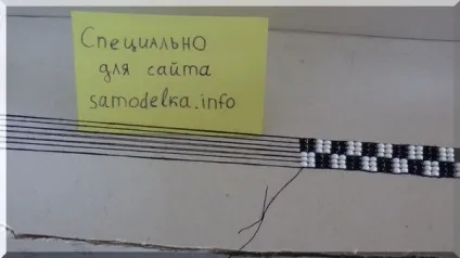 Браслет з бісеру на верстаті