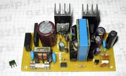 Блок живлення для ноутбука на topswitch top225 (харчування) Блок живлення для ноутбука на topswitch top225