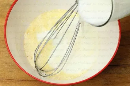 Млинці на кефірі - рецепт з фото крок за кроком (рецепт) Млинці на кефірі - рецепт з фото крок за кроком