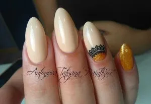 Чорно жовтий манікюр, фото (Фото сайту nails_tutorial) Чорно жовтий манікюр, фото