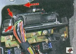 Електронний блок керування двигуном (ЕБУ, або контролер) на автомобілі лада пріора ваз 2170 (управління) Електронний блок керування двигуном (ЕБУ, або контролер) на автомобілі лада пріора ВАЗ 2170