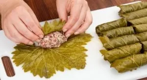 Як маринувати і солити листя винограду для долми на зиму (рецепт)