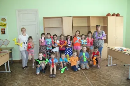 Як можна сумувати, коли у тебе є повітряна кулька! (Кульку) Як можна сумувати, коли у тебе є повітряна кулька!