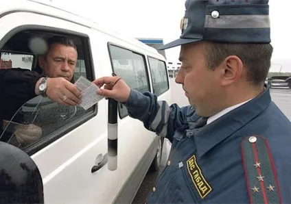 Як інспектори ДАІ мітять права де ставлять таємні знаки і що вони можуть означати - автомобільний